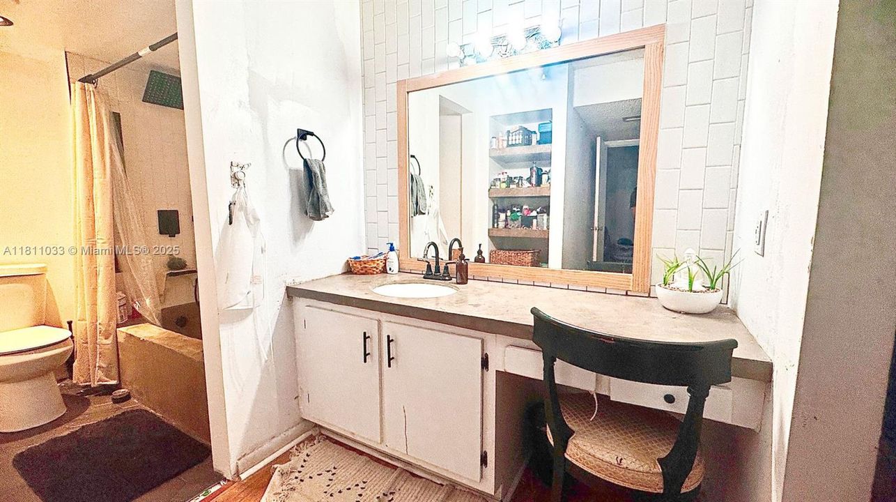 待售: $285,000 (2 贝兹, 2 浴室, 1220 平方英尺)