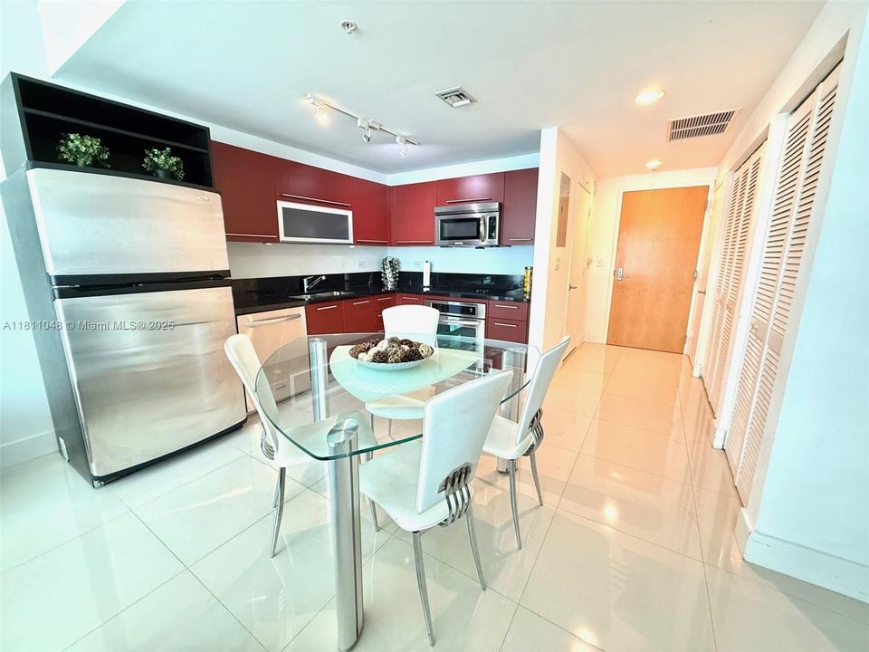 Recently Sold: $342,000 (1 beds, 1 baths, 978 Square Feet)