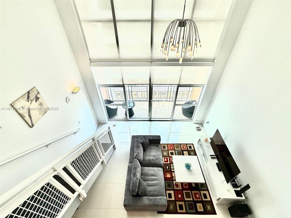 Recently Sold: $342,000 (1 beds, 1 baths, 978 Square Feet)