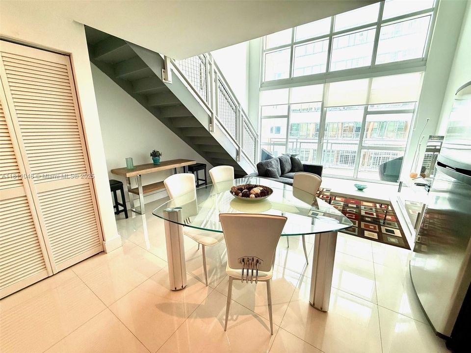 Recently Sold: $342,000 (1 beds, 1 baths, 978 Square Feet)