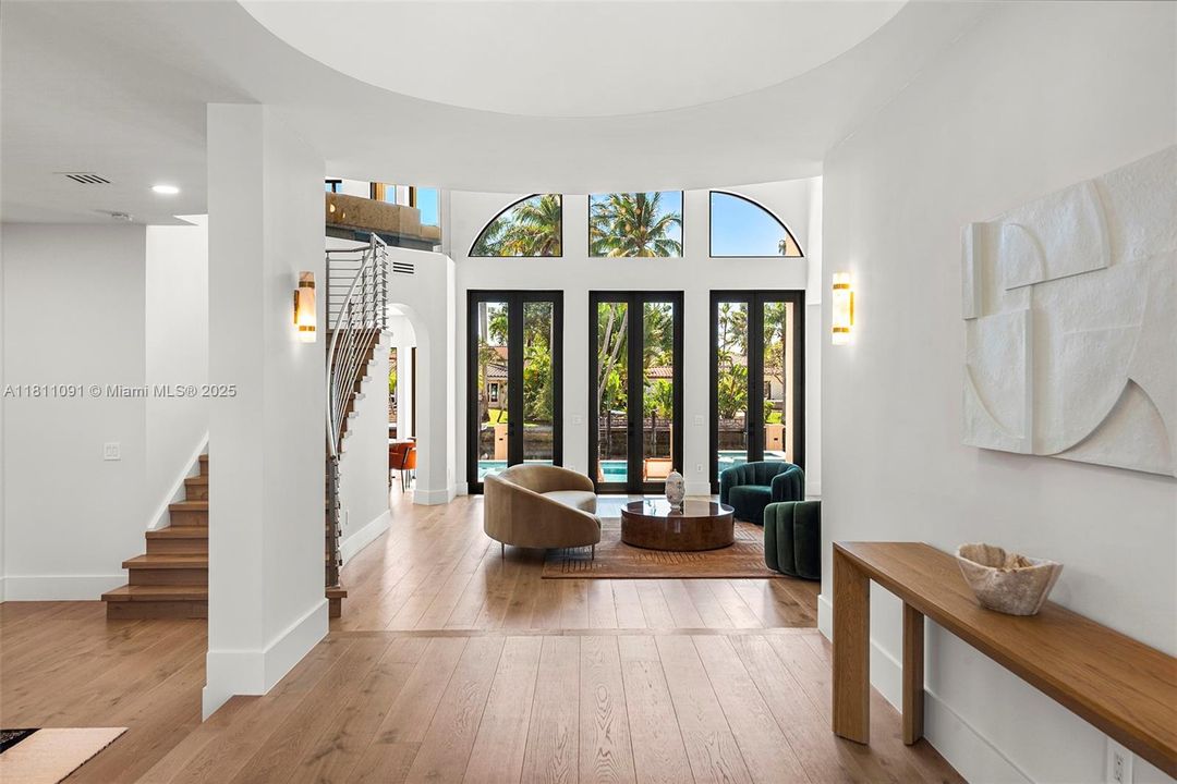 For Sale: $6,995,000 (6 beds, 5 baths, 5526 Square Feet)