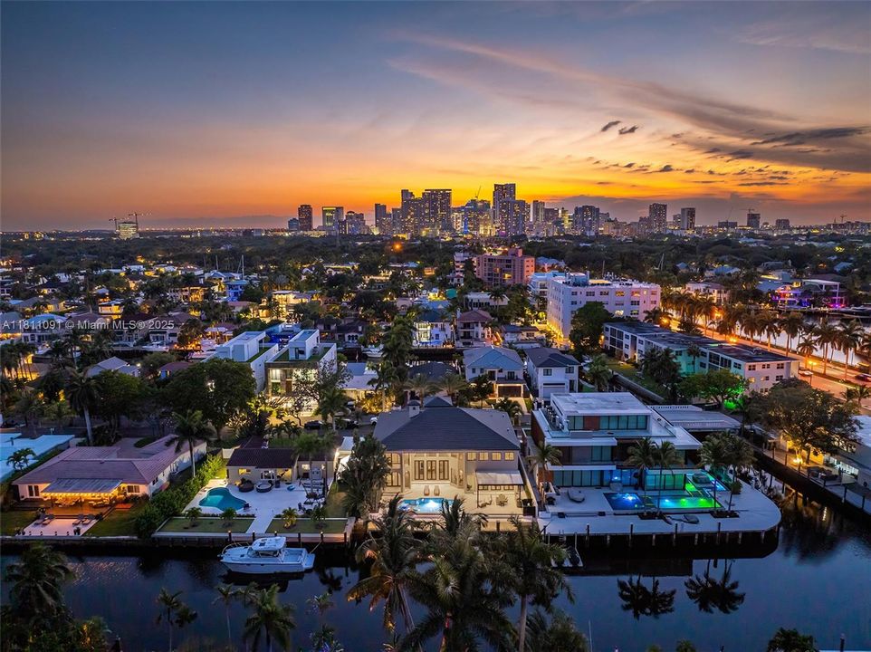 For Sale: $6,995,000 (6 beds, 5 baths, 5526 Square Feet)