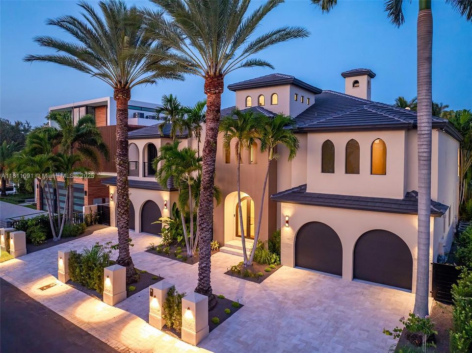 For Sale: $6,995,000 (6 beds, 5 baths, 5526 Square Feet)