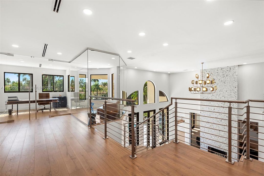 For Sale: $6,995,000 (6 beds, 5 baths, 5526 Square Feet)