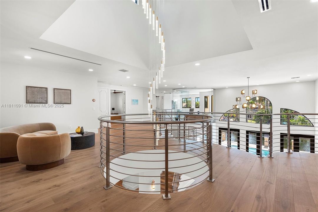 For Sale: $6,995,000 (6 beds, 5 baths, 5526 Square Feet)