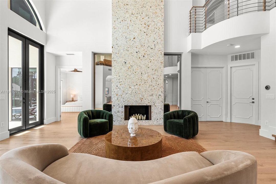 For Sale: $6,995,000 (6 beds, 5 baths, 5526 Square Feet)