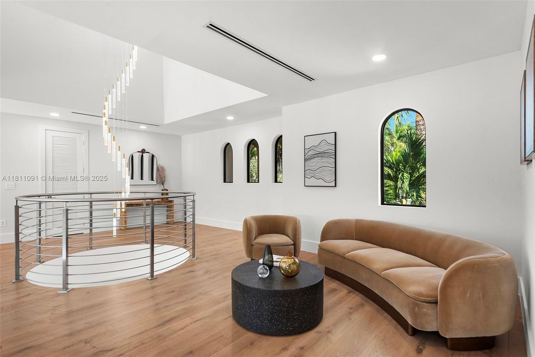 For Sale: $6,995,000 (6 beds, 5 baths, 5526 Square Feet)