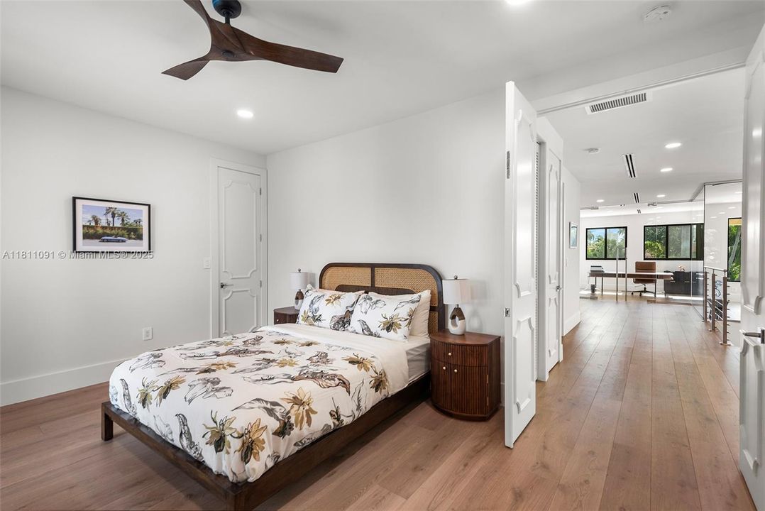 For Sale: $6,995,000 (6 beds, 5 baths, 5526 Square Feet)