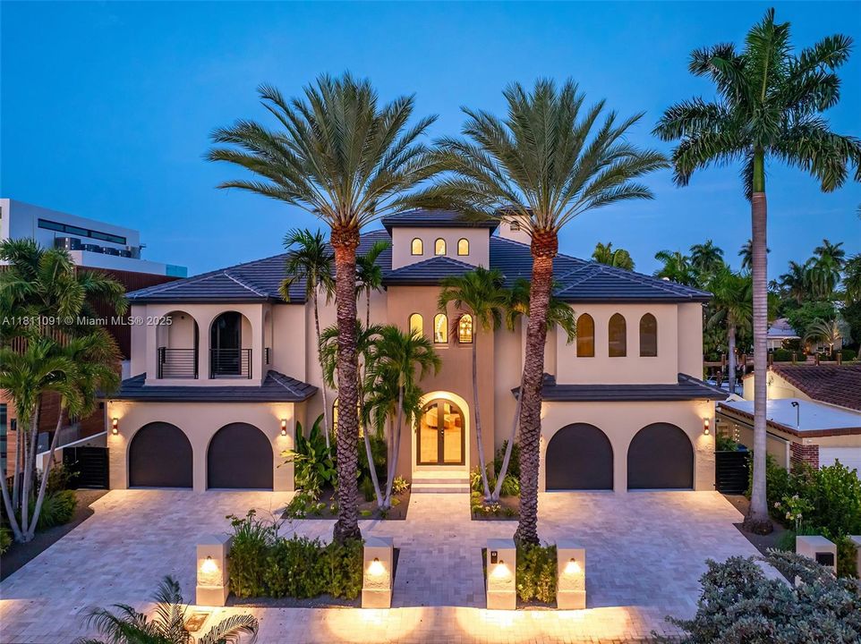 For Sale: $6,995,000 (6 beds, 5 baths, 5526 Square Feet)