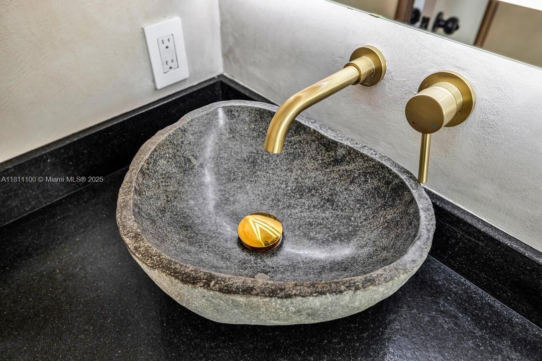 最近租的: $2,100 (1 贝兹, 1 浴室, 0 平方英尺)