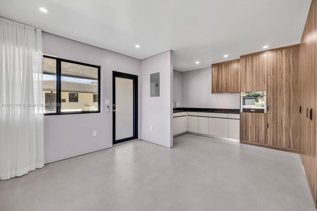 最近租的: $2,100 (1 贝兹, 1 浴室, 0 平方英尺)