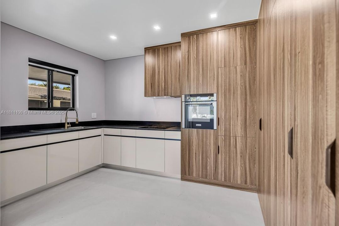 最近租的: $2,100 (1 贝兹, 1 浴室, 0 平方英尺)