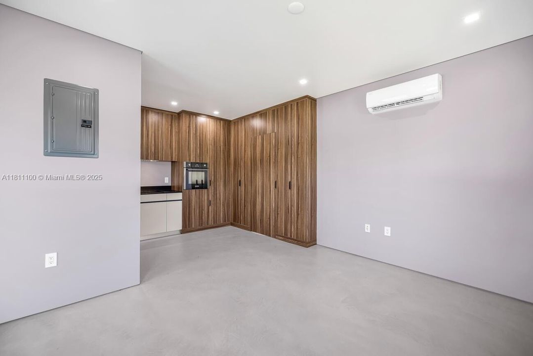 最近租的: $2,100 (1 贝兹, 1 浴室, 0 平方英尺)