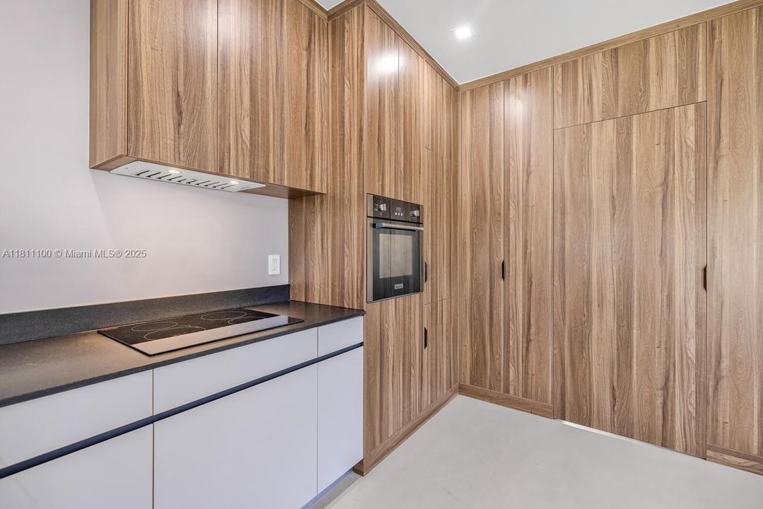 最近租的: $2,100 (1 贝兹, 1 浴室, 0 平方英尺)