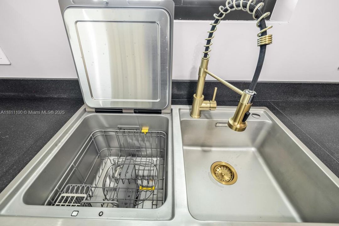 最近租的: $2,100 (1 贝兹, 1 浴室, 0 平方英尺)