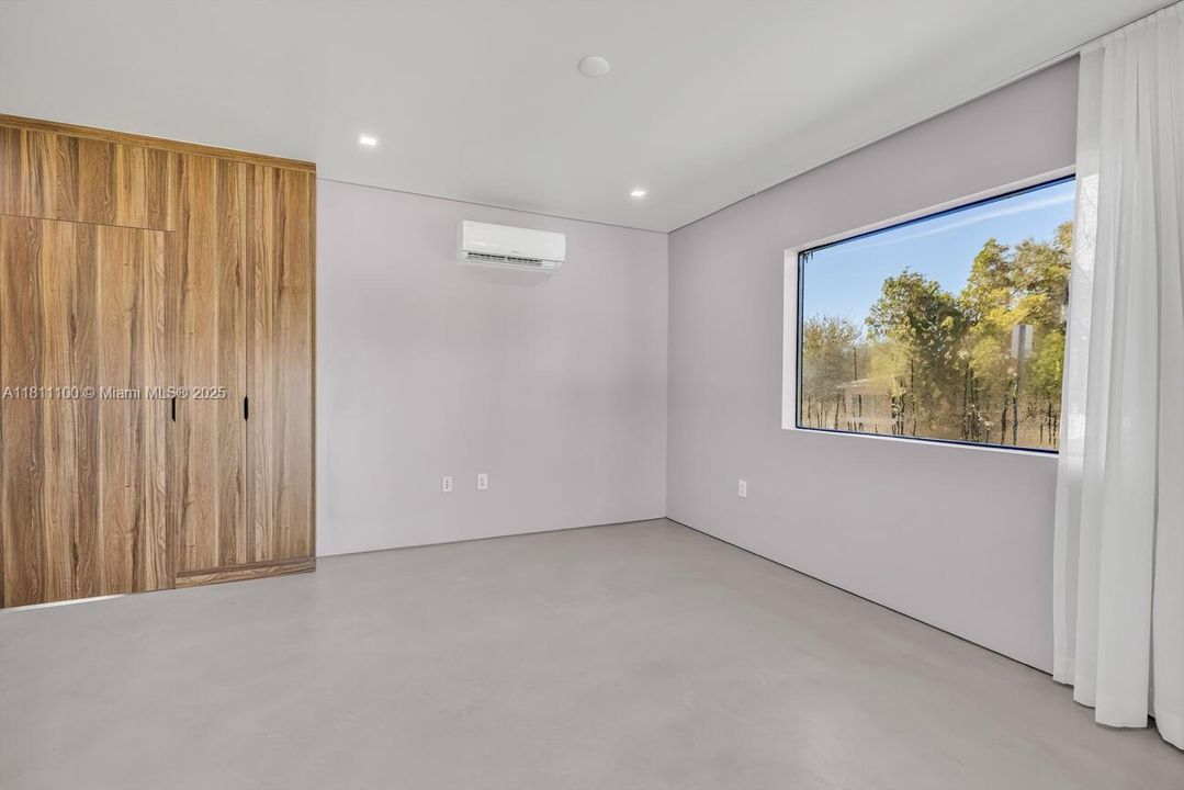 最近租的: $2,100 (1 贝兹, 1 浴室, 0 平方英尺)