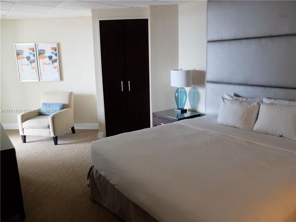 For Sale: $119,000 (1 beds, 1 baths, 617 Square Feet)