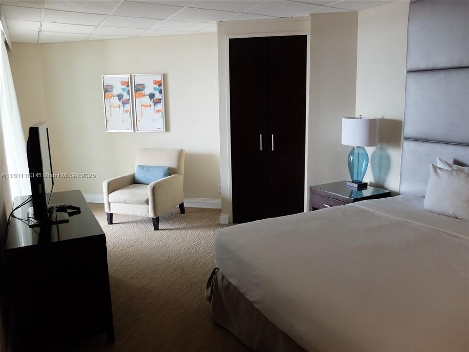 For Sale: $119,000 (1 beds, 1 baths, 617 Square Feet)