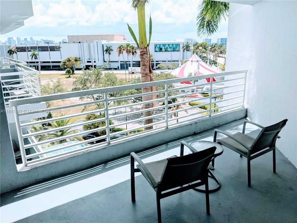 For Sale: $119,000 (1 beds, 1 baths, 617 Square Feet)