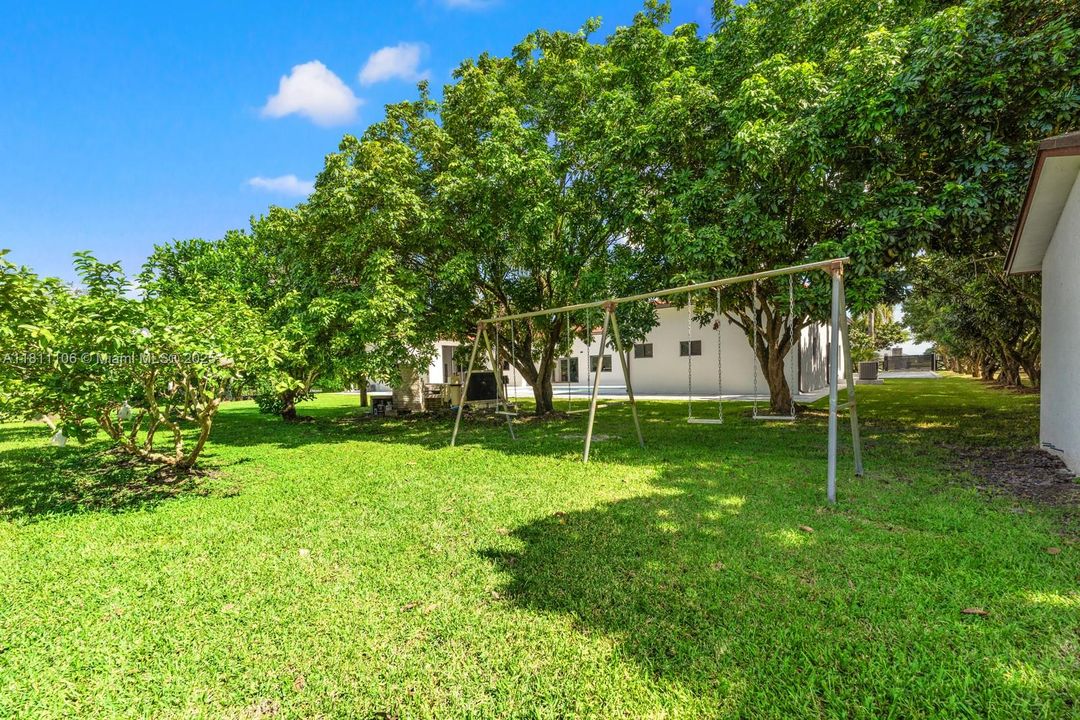 Vendido Recientemente: $2,250,000 (4 camas, 4 baños, 3123 Pies cuadrados)