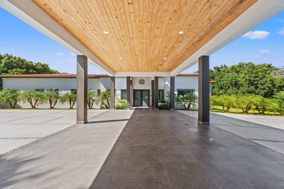 Vendido Recientemente: $2,250,000 (4 camas, 4 baños, 3123 Pies cuadrados)