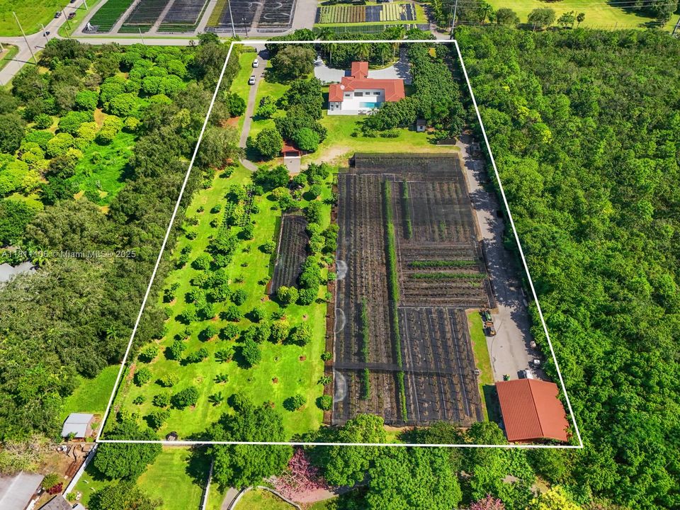 Vendido Recientemente: $2,250,000 (4 camas, 4 baños, 3123 Pies cuadrados)