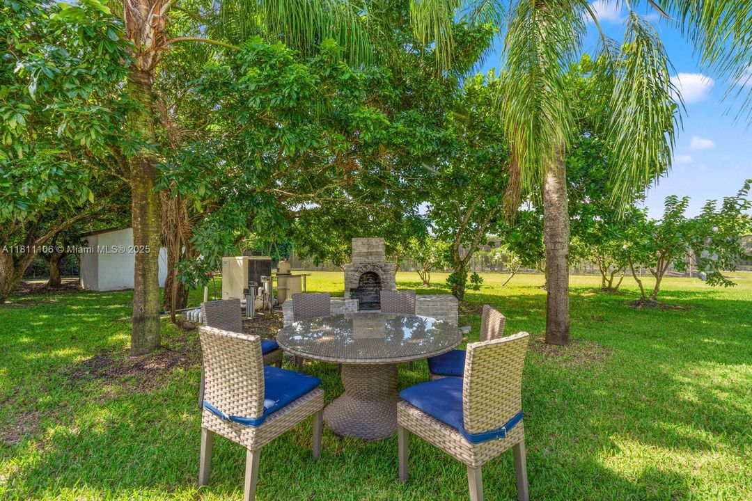 Vendido Recientemente: $2,250,000 (4 camas, 4 baños, 3123 Pies cuadrados)