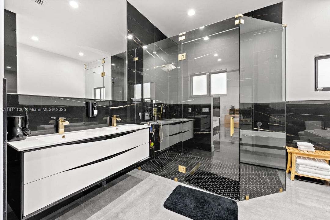 Vendido Recientemente: $2,250,000 (4 camas, 4 baños, 3123 Pies cuadrados)