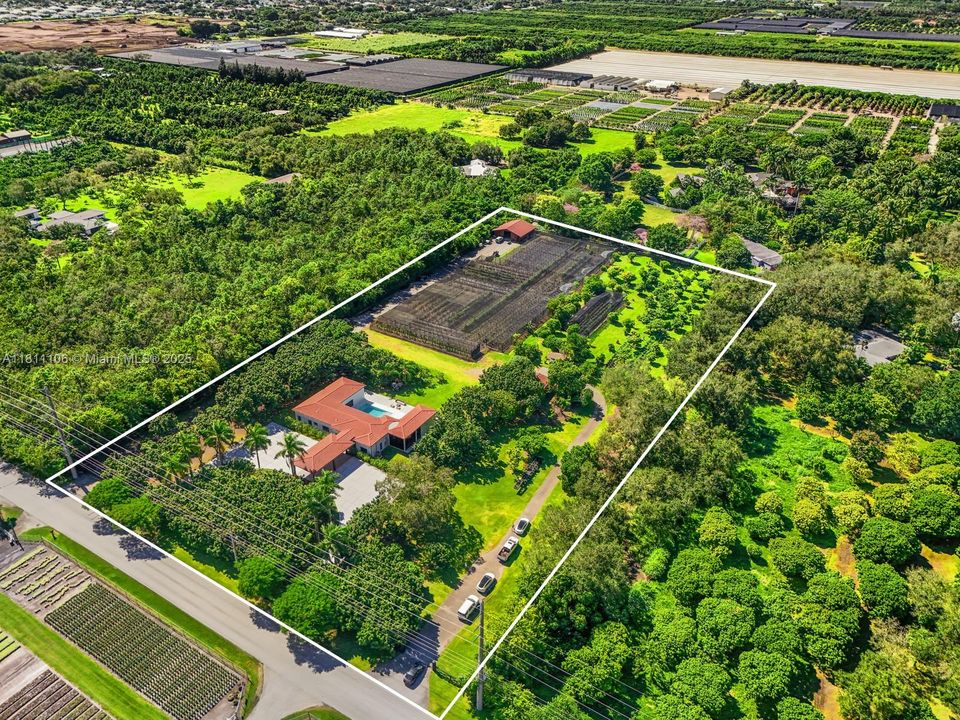 Vendido Recientemente: $2,250,000 (4 camas, 4 baños, 3123 Pies cuadrados)