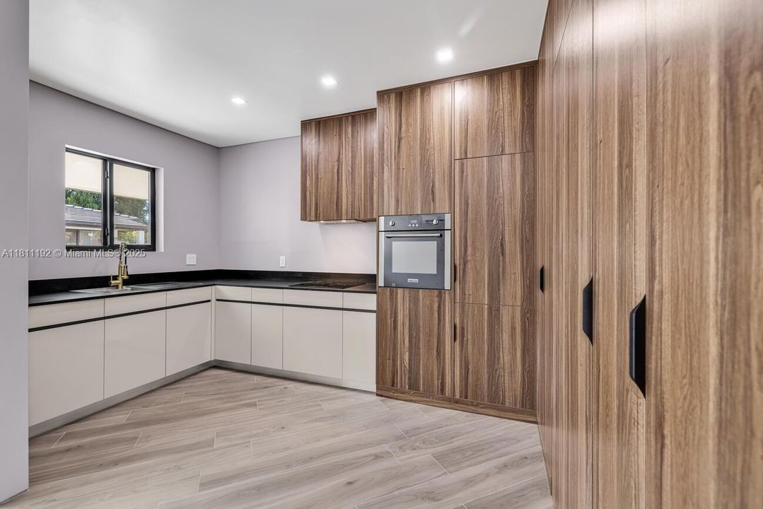 最近租的: $2,100 (1 贝兹, 1 浴室, 0 平方英尺)