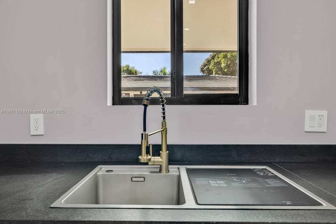 最近租的: $2,100 (1 贝兹, 1 浴室, 0 平方英尺)