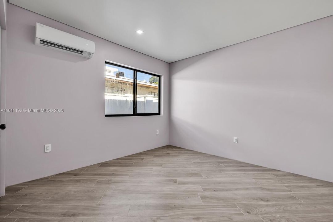 最近租的: $2,100 (1 贝兹, 1 浴室, 0 平方英尺)