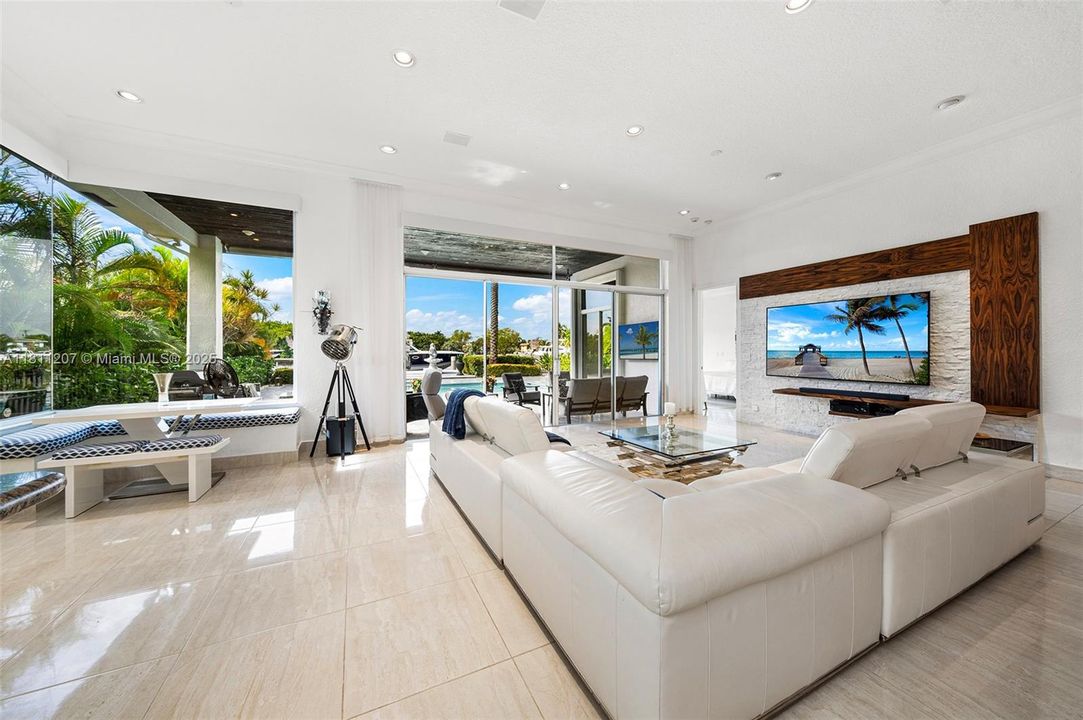 Recently Sold: $2,995,000 (3 beds, 2 baths, 0 Square Feet)