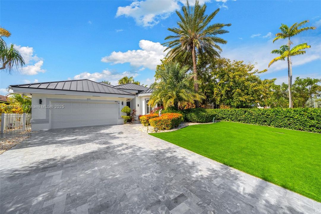 Recently Sold: $2,995,000 (3 beds, 2 baths, 0 Square Feet)