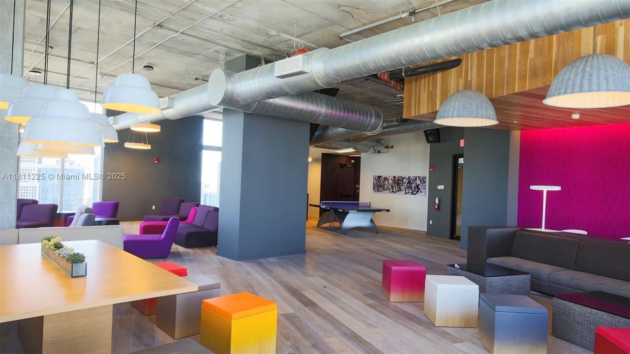 For Sale: $350,000 (1 beds, 1 baths, 446 Square Feet)