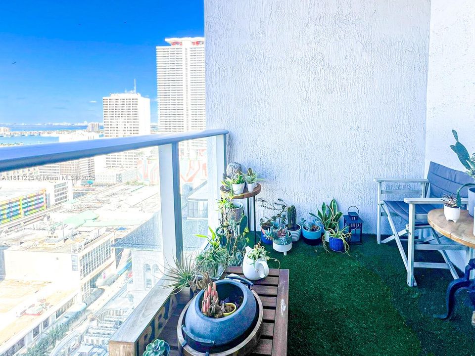 For Sale: $350,000 (1 beds, 1 baths, 446 Square Feet)