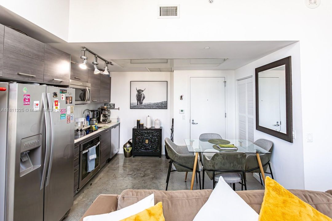 For Sale: $350,000 (1 beds, 1 baths, 446 Square Feet)