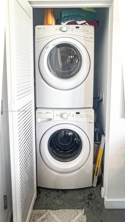 For Sale: $350,000 (1 beds, 1 baths, 446 Square Feet)