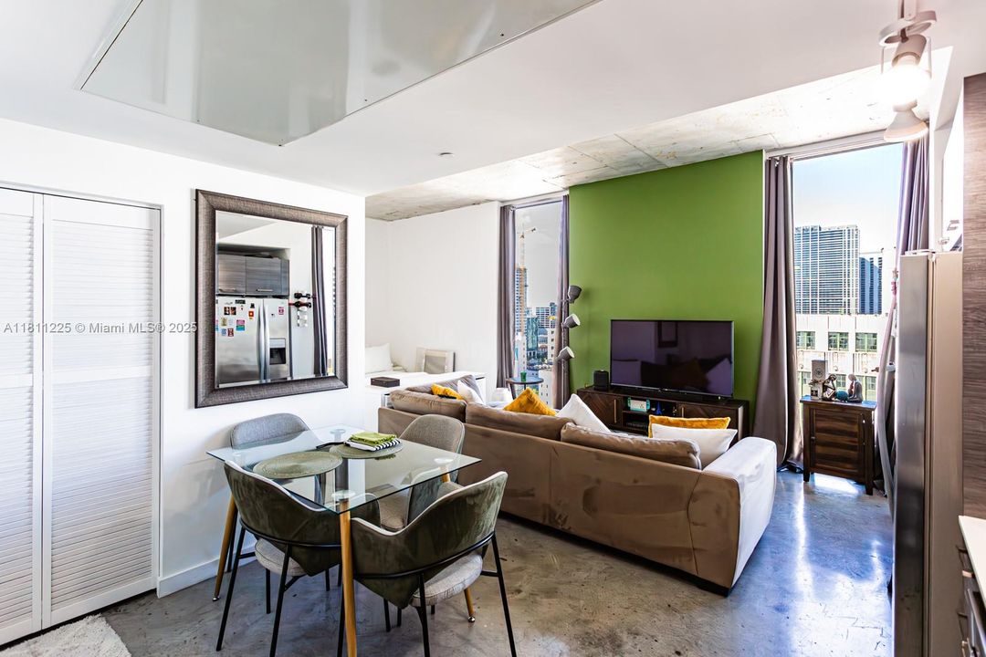 For Sale: $350,000 (1 beds, 1 baths, 446 Square Feet)