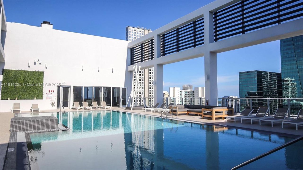 For Sale: $350,000 (1 beds, 1 baths, 446 Square Feet)