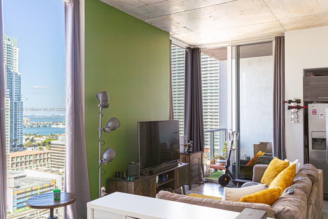 For Sale: $350,000 (1 beds, 1 baths, 446 Square Feet)