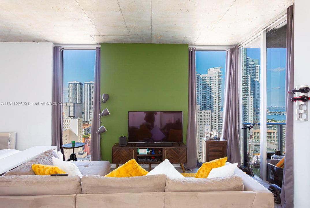 For Sale: $350,000 (1 beds, 1 baths, 446 Square Feet)