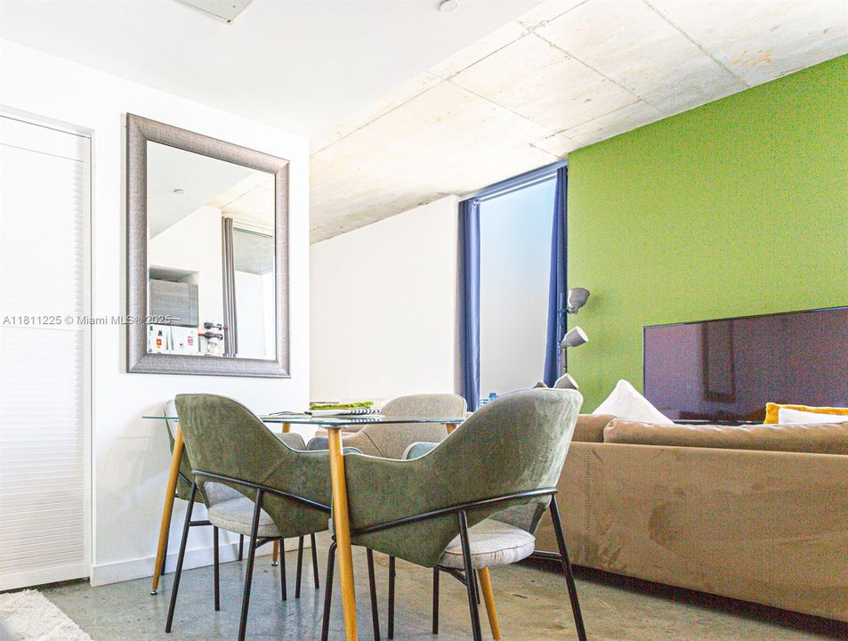 For Sale: $350,000 (1 beds, 1 baths, 446 Square Feet)