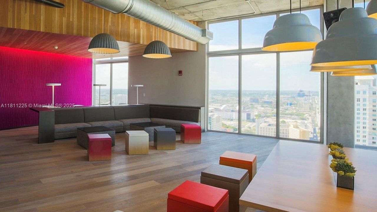 For Sale: $350,000 (1 beds, 1 baths, 446 Square Feet)