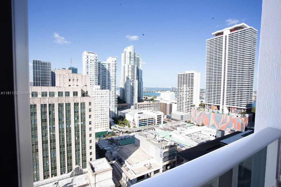 For Sale: $350,000 (1 beds, 1 baths, 446 Square Feet)