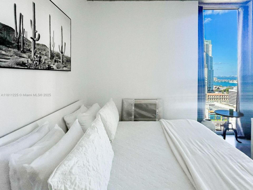 For Sale: $350,000 (1 beds, 1 baths, 446 Square Feet)