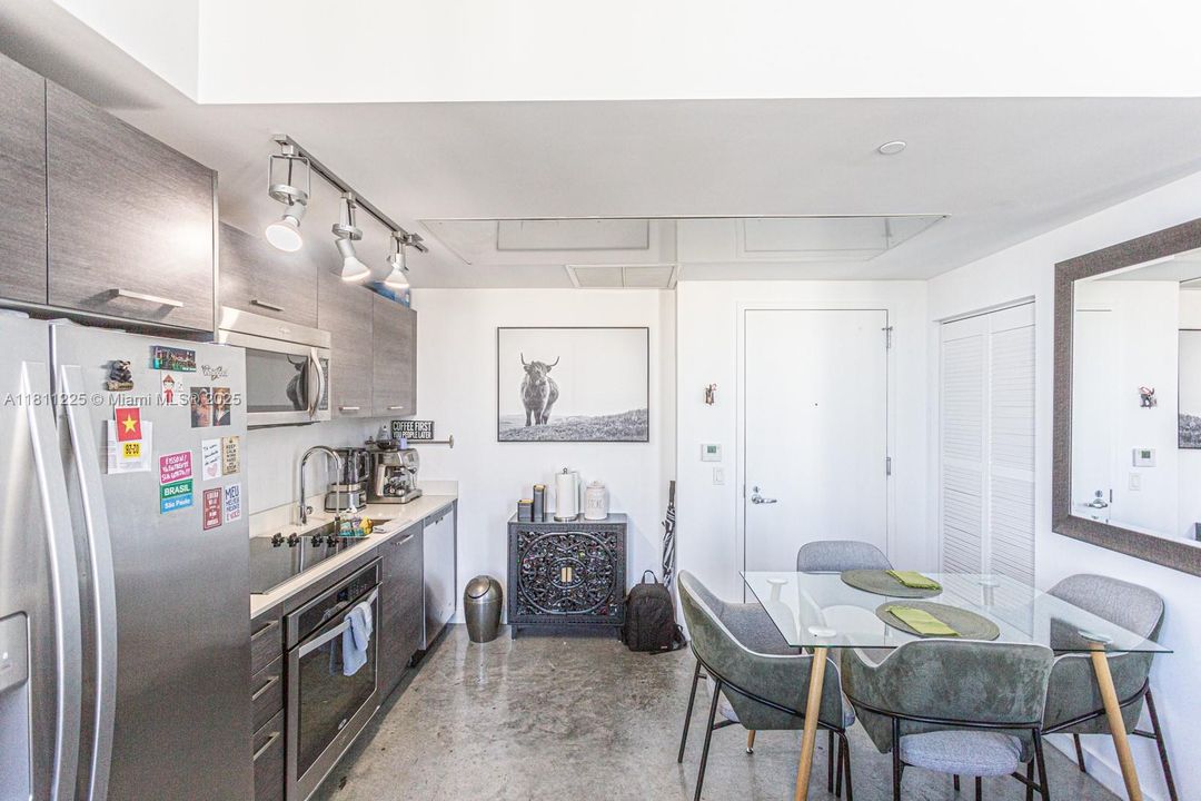 For Sale: $350,000 (1 beds, 1 baths, 446 Square Feet)