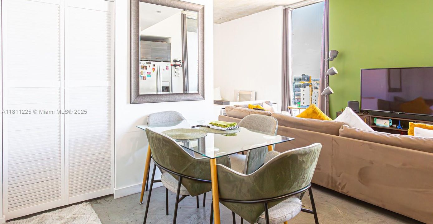 For Sale: $350,000 (1 beds, 1 baths, 446 Square Feet)