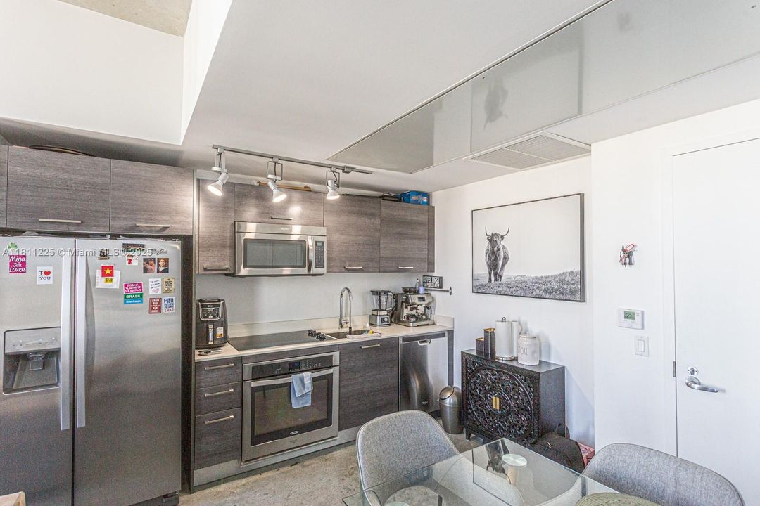 For Sale: $350,000 (1 beds, 1 baths, 446 Square Feet)