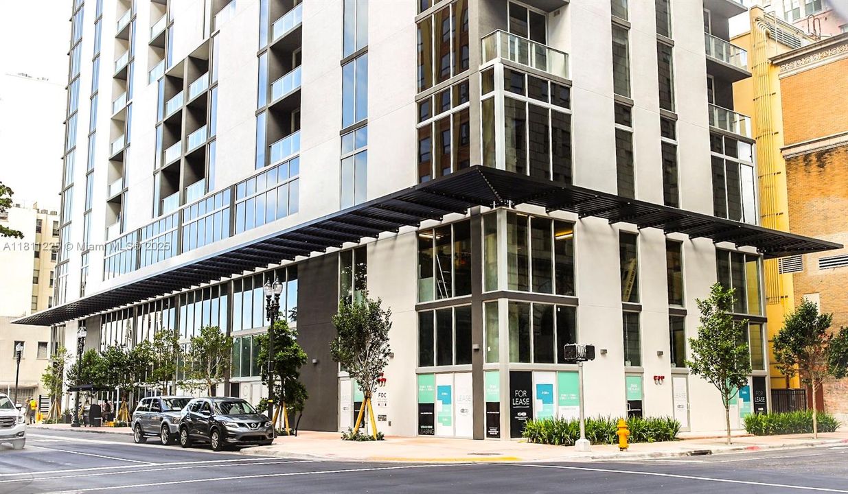 For Sale: $350,000 (1 beds, 1 baths, 446 Square Feet)